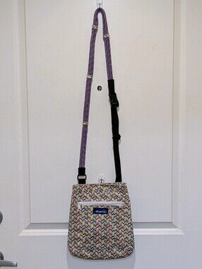 EUC KAVU Keepalong Cotton Crossbody Chevron Print Bag with Purple Rope Strap